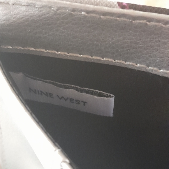 Nine West It Girl Floral Trifold Snap Wallet - Picture 9 of 11